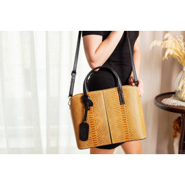 Кожаная женская сумка под питона Italian bags DB9031B